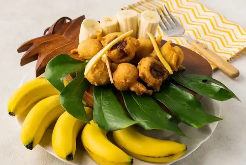 Crispy fried bananas "Pisa Goreng"