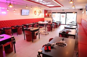 最大60名様までの貸切利用可能です。会社の飲み会や地域の集会、イベントや同窓会など、様々なシーンでご利用いただけます。テーブル同士の配置を変えることもできますので、貸切をご希望の際は店舗までお問い合わせください！