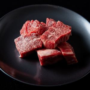 Kuroge Wagyu beef cube ribs