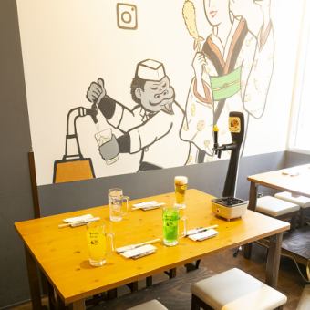 [4人桌×2席][以多樣的內裝迎接您◆]我們有霓虹燈氛圍的座位！地板是一個可以在不拉傷肩膀的情況下享用美食的空間◆#京都#河原町#生日#週年慶#霓虹燈#公共酒吧#深夜營業#木屋町#無限暢飲#無限暢吃#餐桌酸味