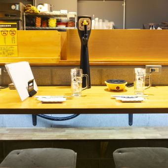 [吧台10个座位]充满现实感的吧台座位》这是一个可以随意享用快餐或一个人的特别座位♪ #京都#河原町#生日#周年纪念日#霓虹灯#人气酒吧#深夜营业#木屋町#Drinking All你可以吃#所有你可以吃#table sour