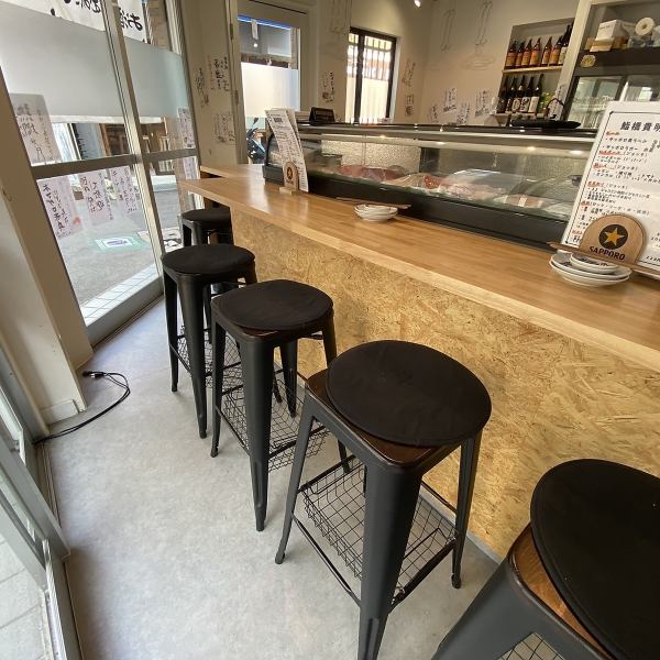 [One person and a small number of customers are also welcome] In addition to 10 counter seats, there is also one table for 3, 4, 5 people each! One cup after work or drinking with friends and colleagues Please come to our shop for the meeting!