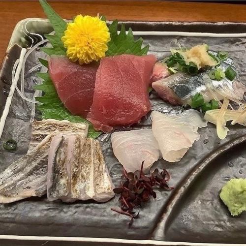 Assorted sashimi