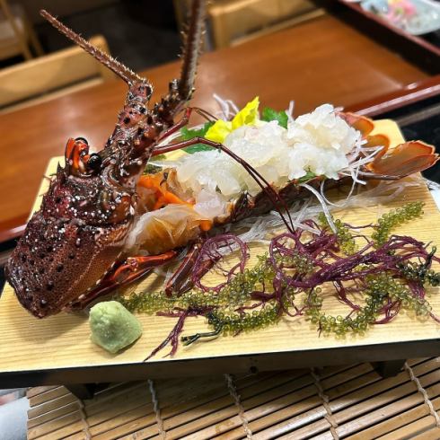 新鮮な旬のネタを使ったお寿司と定食で地元に愛されるお店。