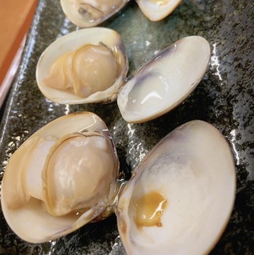 Grilled Kuwana clams (5 pieces)