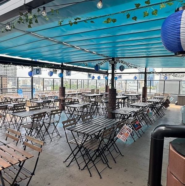 ビアガーデンコースにはカラオケ歌い放題がついており、食事を楽しみながら自由に歌えます！会社宴会や友人との集まりではもちろん、デートや女子会でも盛り上がること間違いなし。思いっきり歌って、楽しい時間をシェアしましょう！カラオケで一緒に楽しむことで、さらに盛り上がること間違いなし！