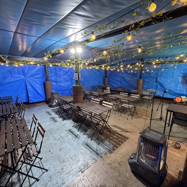 駅直結の立地にある屋上ビアガーデン。開放感満点で、天満橋の街並みを一望できるロケーションです。会社宴会やお仲間とのプライベート宴会、家族利用、女子会やデートにも最適。寒い季節はストーブを完備し、あたたかくお過ごしいただけるよう工夫しています♪美味しい鍋で温まってください!