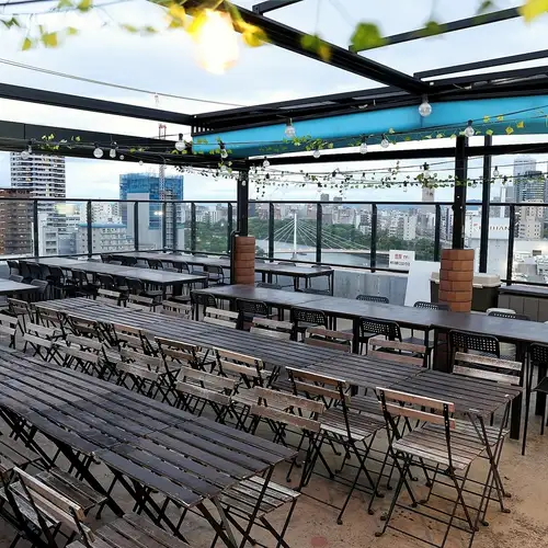 会社宴会やグループでの集まりに最適です！美味しい料理とお酒を堪能しながら、賑やかなひとときを過ごしませんか？最大166名様まで対応可能です！寒い季節はストーブを完備し、あたたかくお過ごしいただけます！