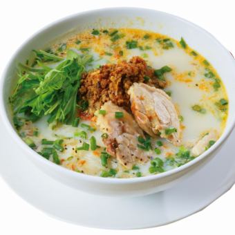ピリ辛豚挽肉入り豆乳のフォー