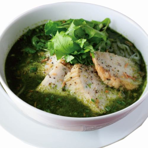 パクチーハム入り、パクチースープのフォー