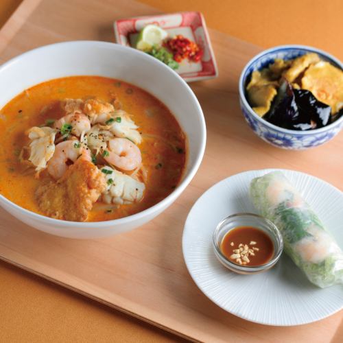 トムヤムフォーのアジアンセット