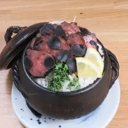 《肉》黒毛和牛ステーキと黒トリュフの土鍋御飯 一合