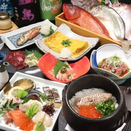 [Recommended for banquets] Assortment of four kinds of sashimi with sesame mackerel, sea bream and salmon roe rice in an earthenware pot, etc. ◇ 8 dishes in total, 2 hours all-you-can-drink included, 5000 yen