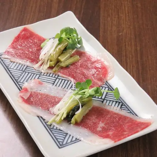 成人款芥末牛肉（1片）（和牛牛肉裹芥末叶调味料）