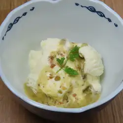 香草冰淇淋佐開心果醬
