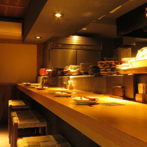 [Counter seats] The U-shaped counter seats in the calm atmosphere of an old folk house are special seats where you can see the food being cooked right in front of you! Perfect for 1-2 people or for a date♪[ Kashiwa/Kashiwa Station/Seafood/Fish/Izakaya/Japanese/All-you-can-drink/Birthday/Date/Entertainment/Banquet/Year-end party/New Year's party/Women's party/Retreat】