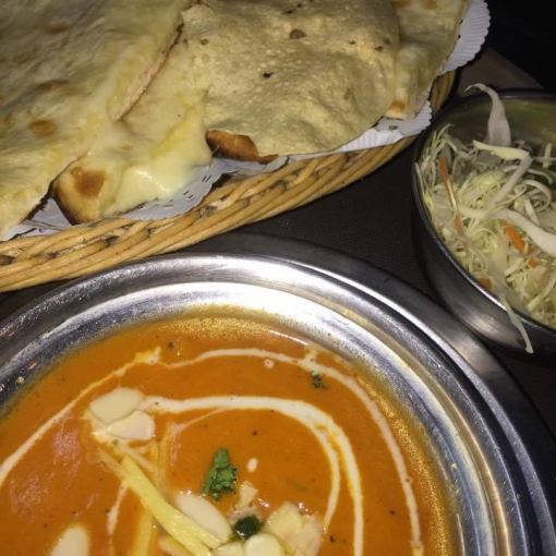 [3 types of curry + 2 types of naan + 3 types of chicken] Recommended for 4 people! Milan course 7990 yen