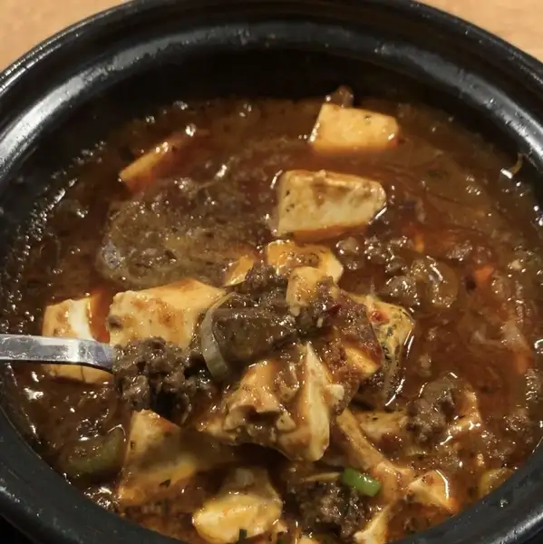 土鍋ラムカレー麻婆豆腐は夜も提供しています。