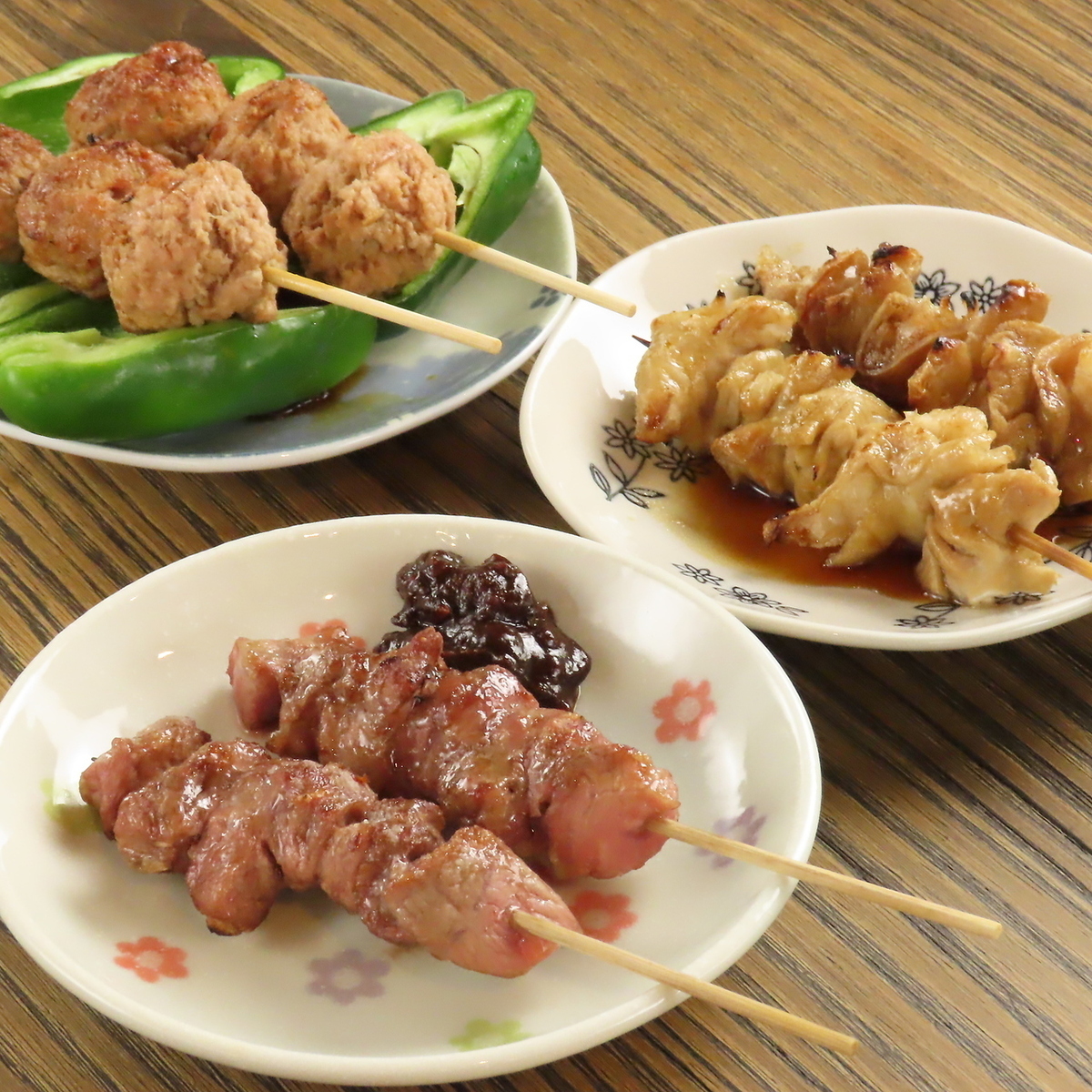新鮮なお肉とホルモンを食べるなら当店へ！人気の串焼きも充実♪