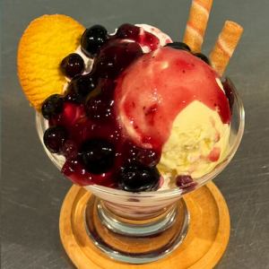 ブルーベリーパフェ