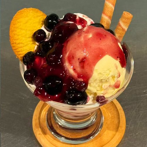 ブルーベリーパフェ