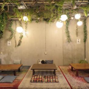 [Forest Stage] A relaxing space with driftwood, greenery, and soothing lighting♪