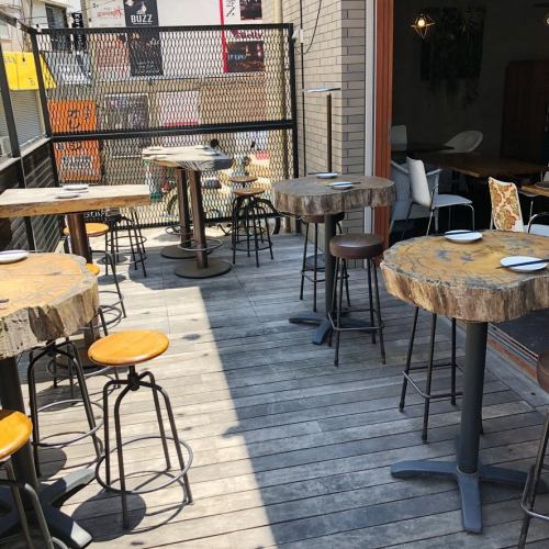 Terrace seating with a great sense of freedom ☆ Let's survive the hot summer and cold winter in many ways! Spring is the best ♪