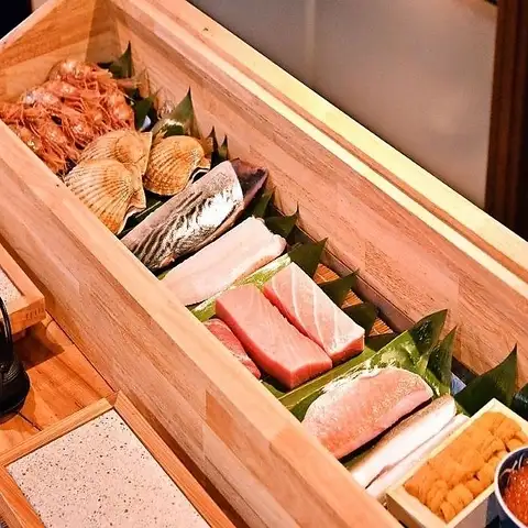 握り単品や一品料理も充実。
