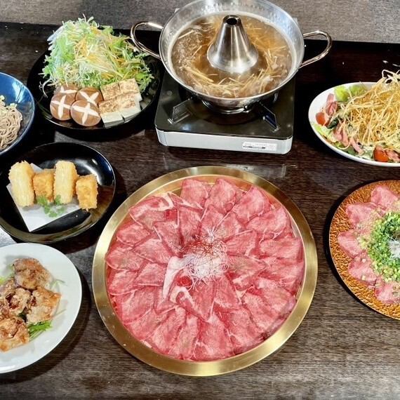 国産黒毛和牛赤身ステーキや牛タンしゃぶしゃぶを満喫できます♪