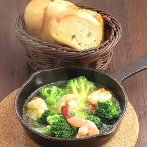 バゲット食べ放題◎アヒージョや自家製パテで堪能♪