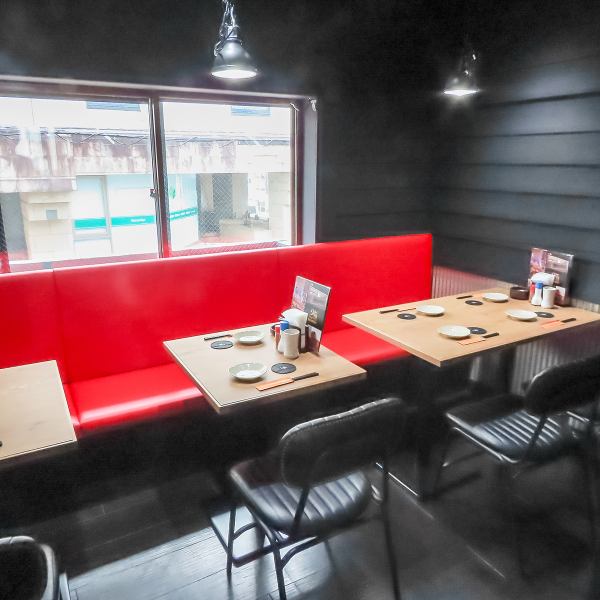 【２階の半個室で女子会・二次会】人数に応じた半個室をご用意。4名～10名規模に対応し、プライベート感を重視した落ち着いた空間ながら、話に花が咲くアットホームな雰囲気。友達同士のちょっと特別な夜におすすめです。