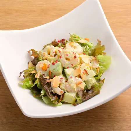海老とアボカドのバジルクリームサラダ