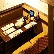 가족과 함께 환영합니다! 넓은 테이블 좌석과 어린이 의자로 안심 식사