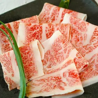 ◆일본 쇠고기 스시 첨부 쇠고기 샤브 밥(아카미)【아키타 매운 된장 국물】