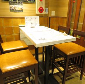 Table seats where you can have a good time with your friends [banquet / girls' party / anniversary] We have table seats that can be enjoyed by 6 people in a relaxed atmosphere.Ideal for drinking parties and banquets.3 to 6 people