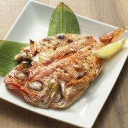 금눈 도미 열림/지방이 균질하게 혼재하고 있기 때문에 구워도 딱딱해지지 않는 킨메다이.맛을 응축시킨 열림으로 부디