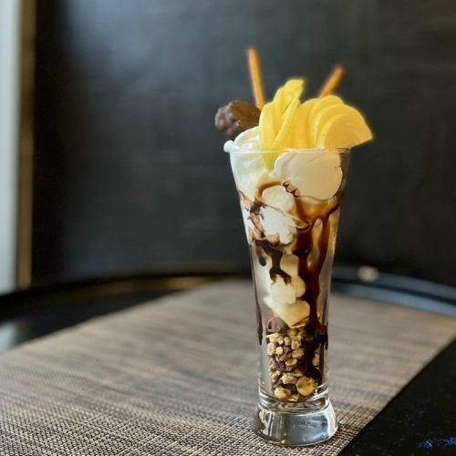 チョコレートたっぷりパフェ