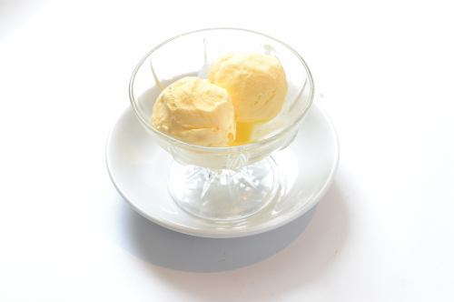 Ice cream/mango pudding