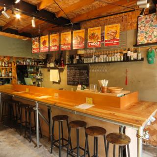 ライブ感満点のカウンター席で、絶妙なタイミングお食事、お飲物をご提供させて頂きます！