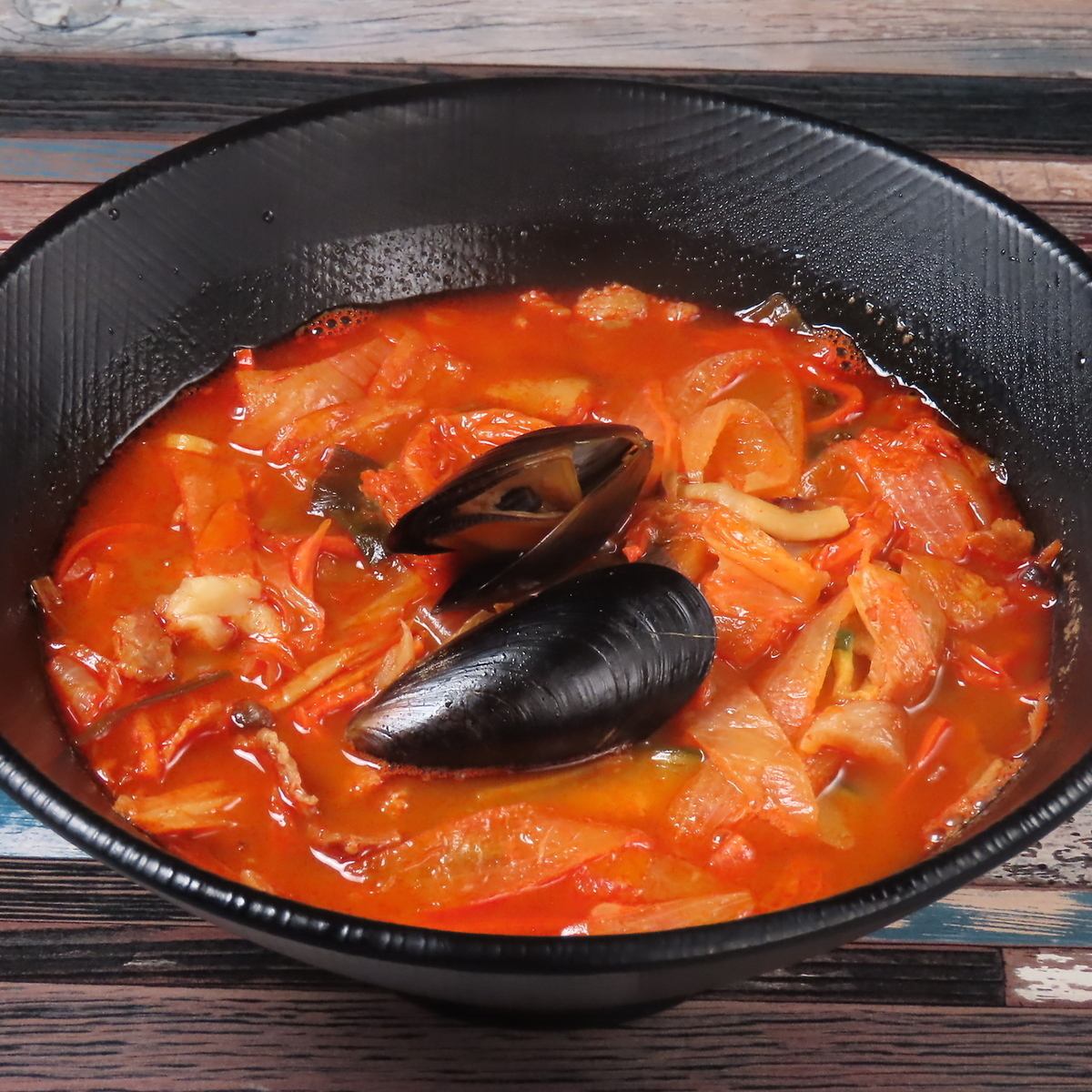 한국인의 셰프가 만드는 본고장의 맛.한국 요리는 종류 풍부하게 준비