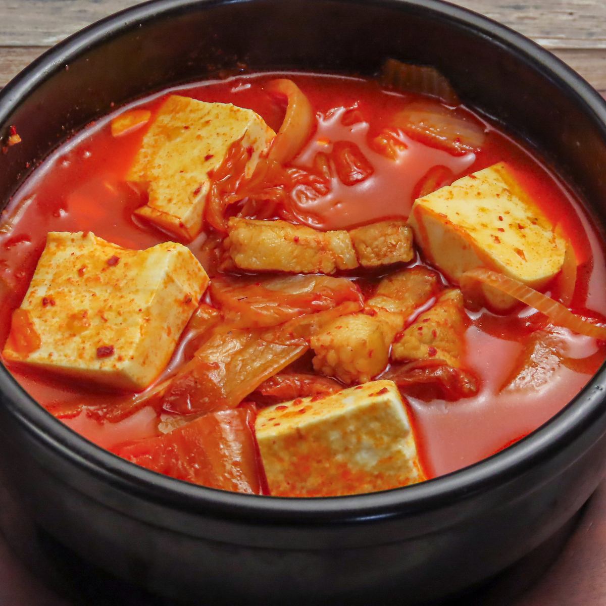 한국인의 셰프가 만드는 본고장의 맛.한국 요리는 종류 풍부하게 준비