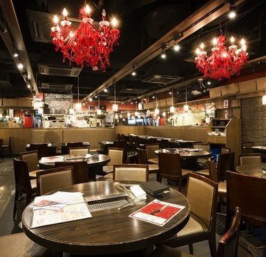 A stylish yakiniku restaurant with a red chandelier.Offering the highest quality Japanese beef at the best cost performance! Courses and all-you-can-eat are also available!