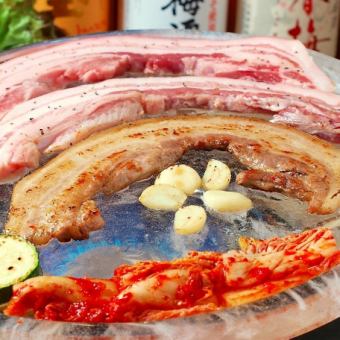 食べ放題!!!【アルコール飲み放題付きサムギョプサル食べ放題コース】4000円♪