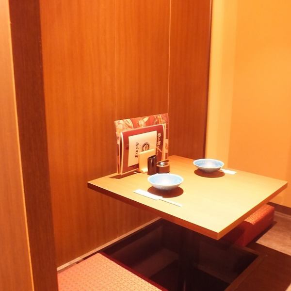 [Smoking is allowed in all seats] [Couple private room] There is also a private room for two people that is perfect for a date.Equipped with fluffy cushions and blankets, it is a female-friendly seat ♪