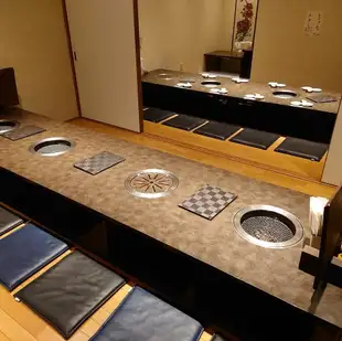 掘りごたつの大型席は各種宴会で大活躍！！20名以上の大人数でも対応可♪※画像は3階座敷掘り炬燵の団体様用のお部屋です。