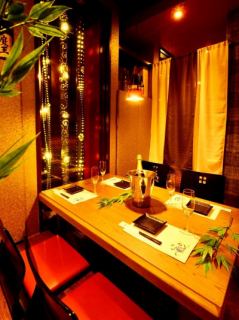 周りを気にせず使える個室座敷席。