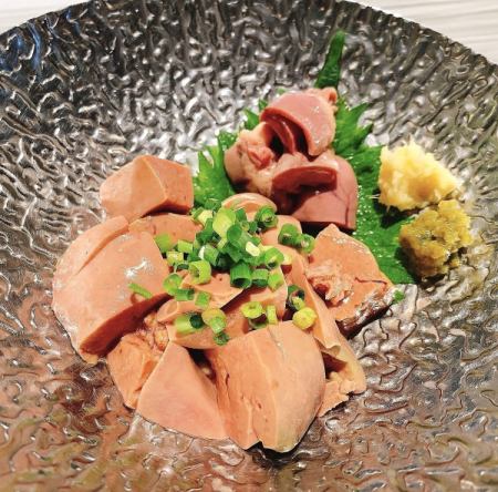 《低温調理》朝引き丸一羽鶏ハツ白レバー刺し