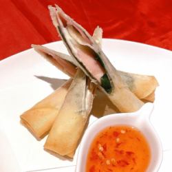 生ハムとクリームチーズの揚げ春巻