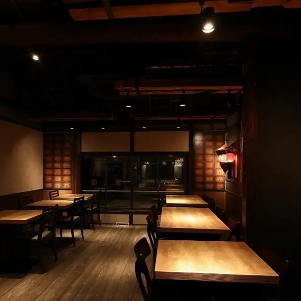 町家ならではの雰囲気をお楽しみください。懐かしくもシャレた空間は友人、知人はもちろんデートにもおすすめ。楽しい時間を美味しい料理、心地よいサービス、そしてこの空間で提供させていただきます。