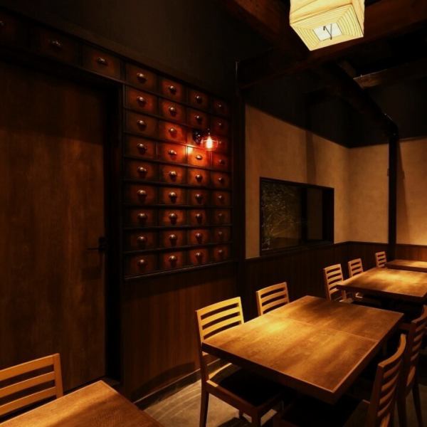 町家レストランの良さは何か？当社が運営する炉まんシリーズ3店舗「炭炉まん」「鮨炉まん」、この「百炉まん」でぜひお確かめください。誰とどんなシーンで利用されてもきっと誰かをまた連れて来たくなる、教えたくなる、そんなお店です。